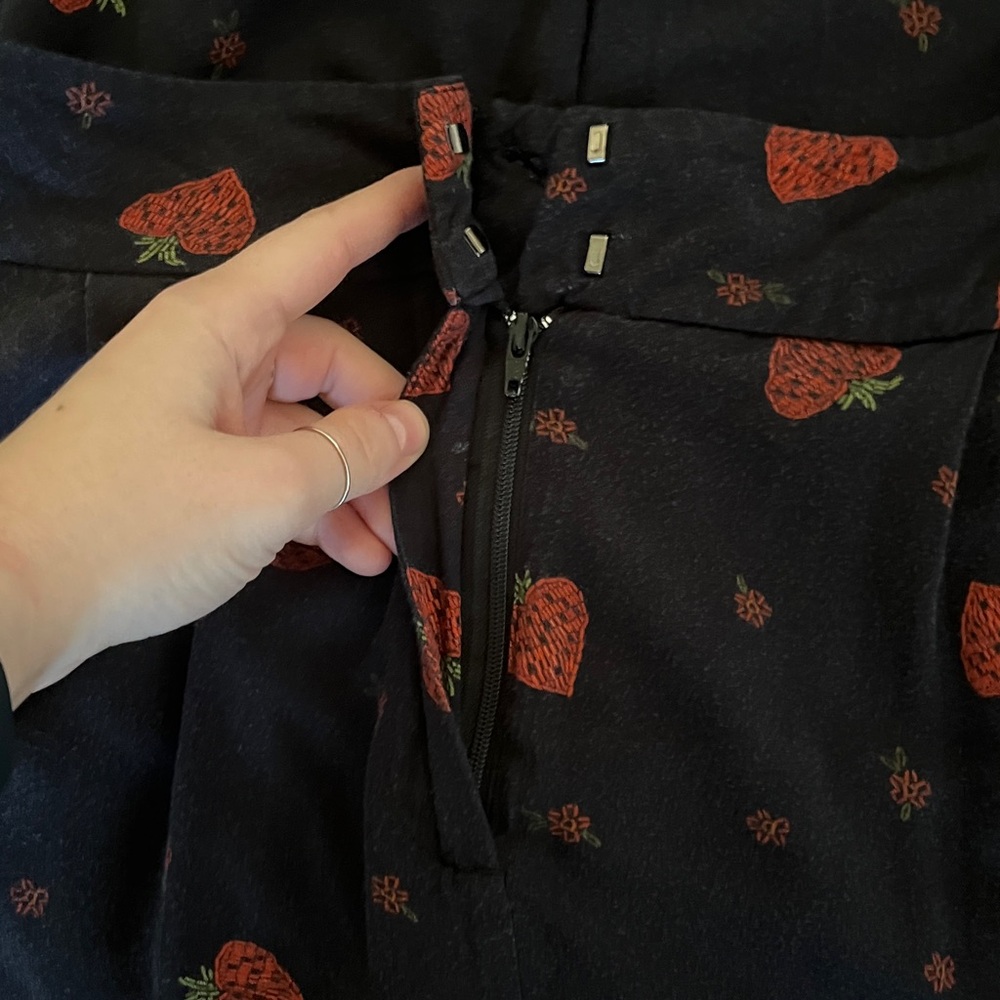 FARM Rio strawberry print pants - Picture 7 of 7